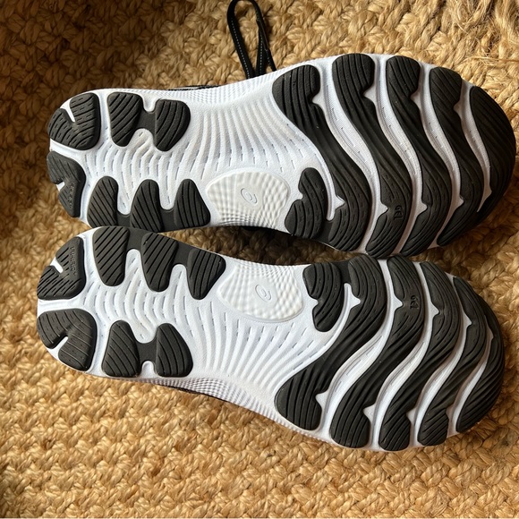 NWT ASICS nimbus24 gel athletic shoes - Picture 4 of 7